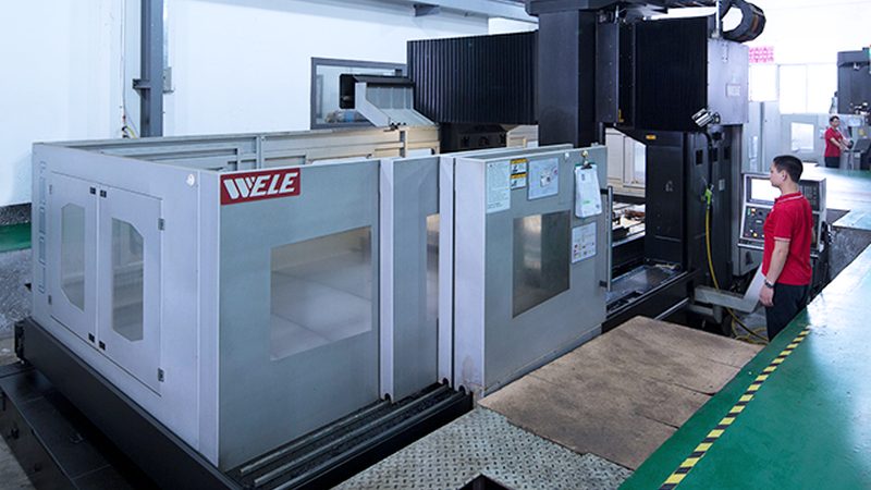 小型汽车模具定制设计：关键要素与工艺解析